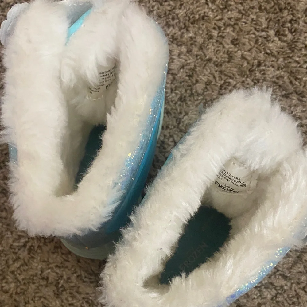 Frozen Themed Toddler Snow Boots that Light up! - Picture 5 of 10